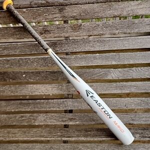 Easton MAKO FP15MKY (30")(19oz)(2 1/4)(-11) Aluminum  Alloy FP Softball Bat.
